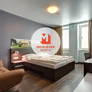 Meininger Downtown Sissi מלון